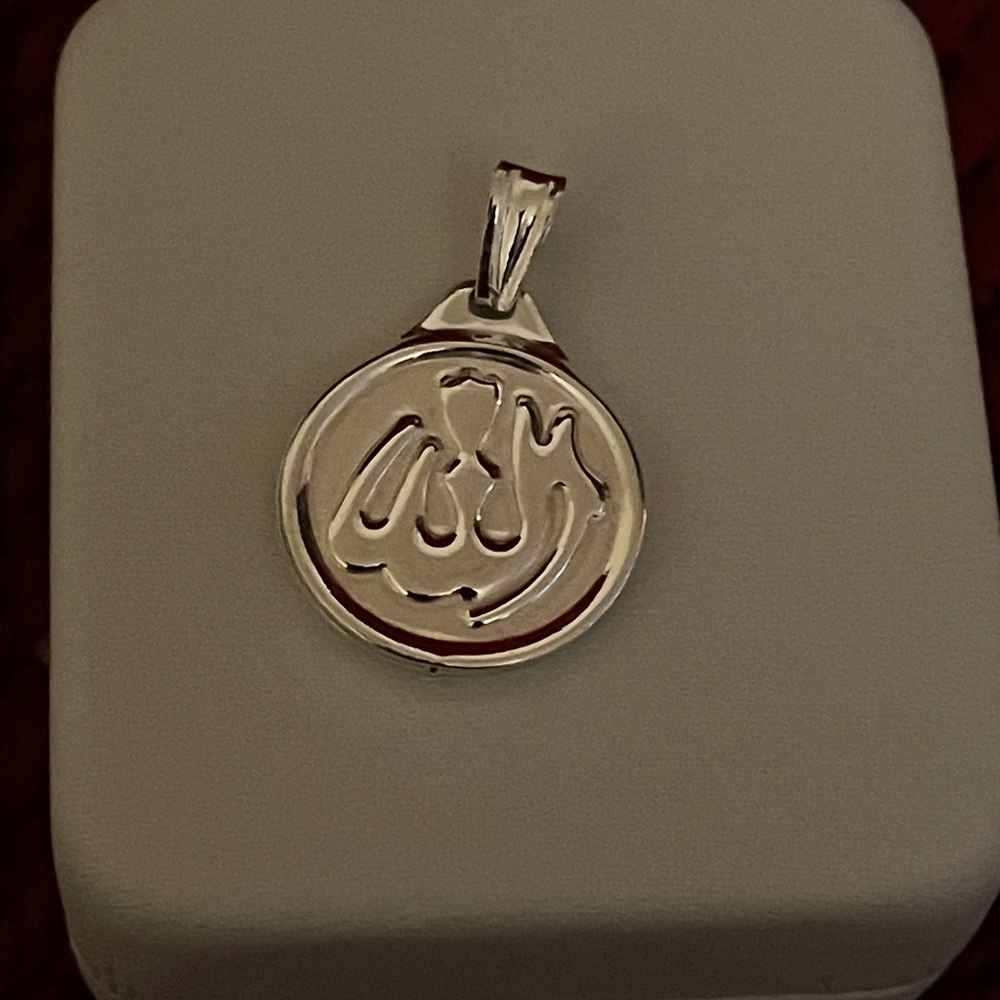 Lovely sterling silver pendant